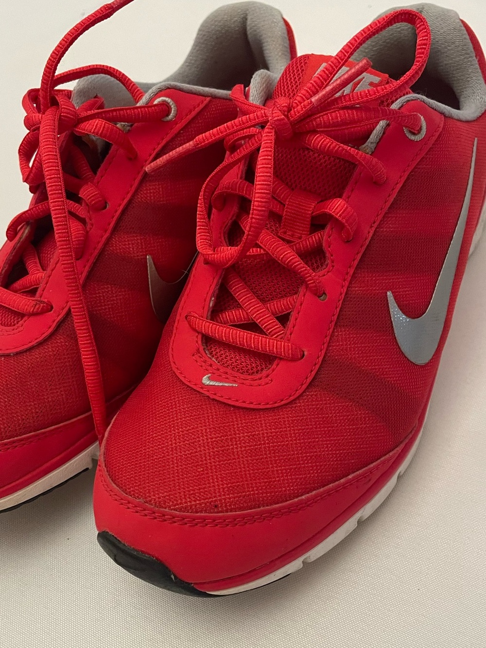 ❤️ Nike Red & Silver Running Shoes – Women’s Size 8